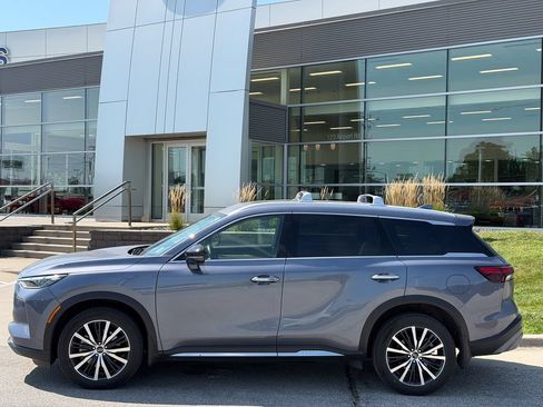 Used 2023 INFINITI QX60 Sensory w/ Vision Package AWD/4WD image 3