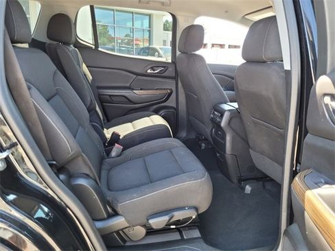 Used 2022 GMC Acadia SLE image 13