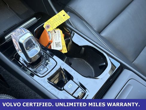 Certified 2025 Volvo XC40 B5 Plus image 18