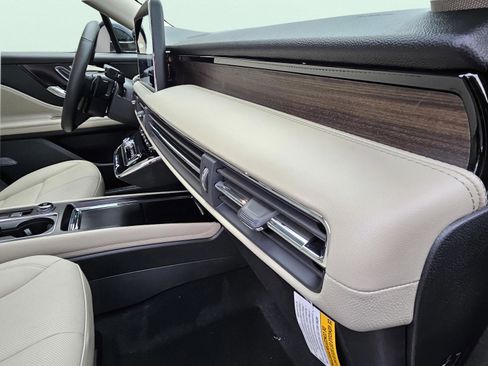 New 2026 Lincoln Corsair Reserve image 14