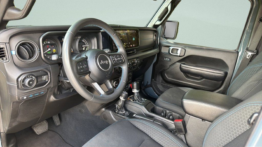 Used 2024 Jeep Wrangler Unlimited Rubicon 4xe AWD/4WD image 28