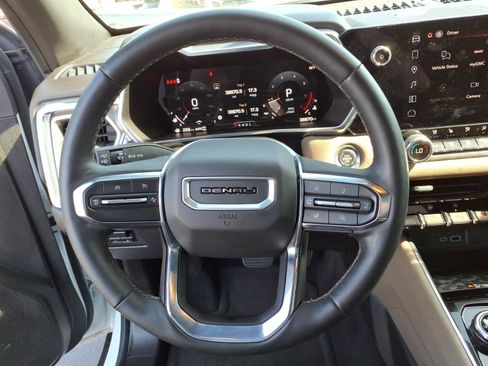 Used 2025 GMC Canyon Denali AWD/4WD image 17