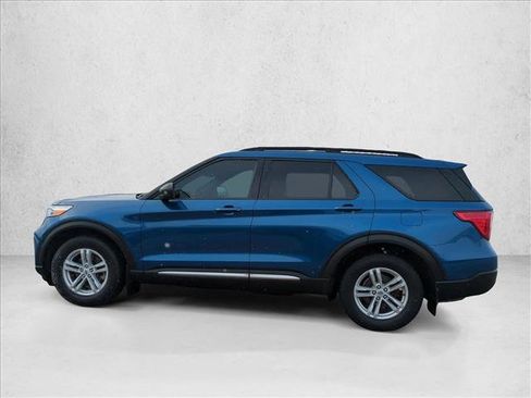 Used 2021 Ford Explorer XLT w/ Equipment Group 202A image 8