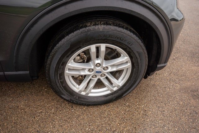 Used 2023 Ford Explorer XLT AWD/4WD image 9