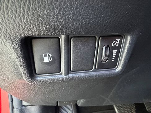 Used 2022 Toyota C-HR XLE image 13