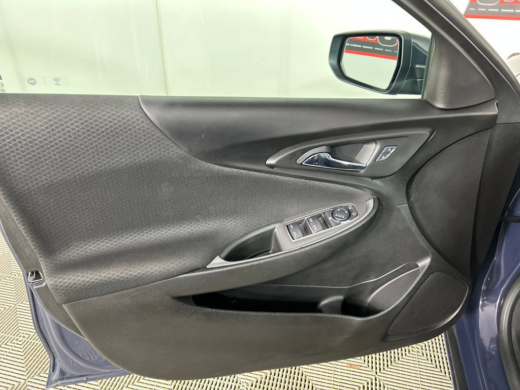 Used 2025 Chevrolet Malibu RS FWD image 11