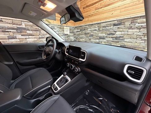 Used 2024 Hyundai Venue Limited image 13