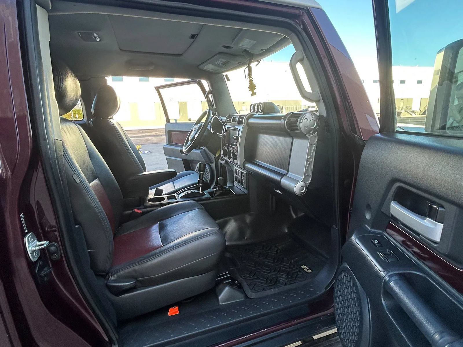 Used 2007 Toyota FJ Cruiser 4WD w/ Upgrade Pkg 2 image 11