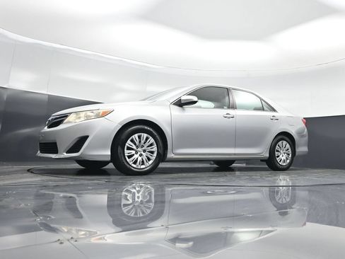 Used 2014 Toyota Camry LE FWD image 37