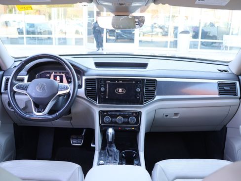 Used 2021 Volkswagen Atlas SEL Premium image 16