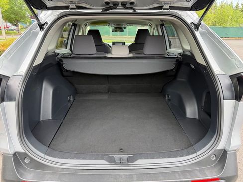 Used 2020 Toyota RAV4 XLE AWD/4WD image 10