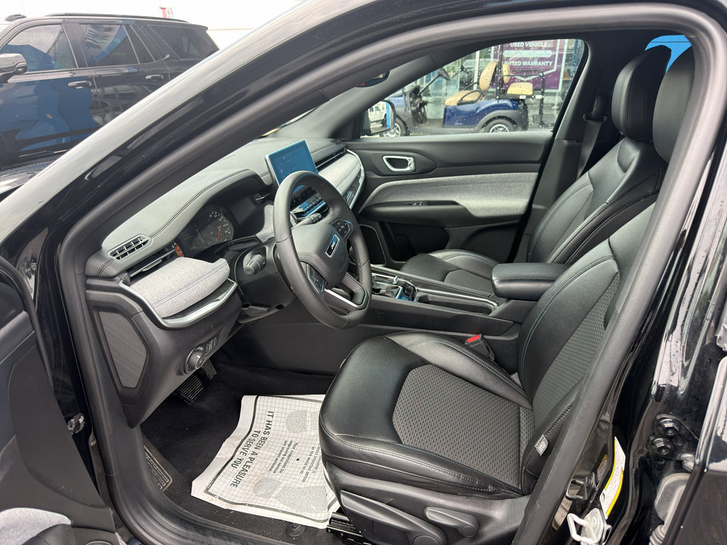 Used 2024 Jeep Compass Latitude AWD/4WD image 8