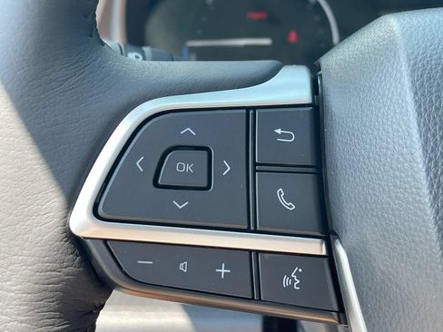 Used 2026 Toyota Sienna XLE FWD image 7