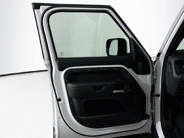 New 2026 Land Rover Defender 110 X-Dynamic SE AWD/4WD image 11