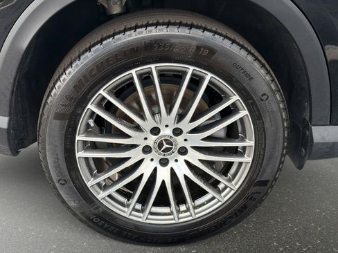 Used 2025 Mercedes-Benz GLC 300 4MATIC image 18