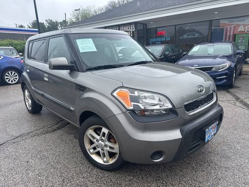 Used 2010 Kia Soul + FWD image 1