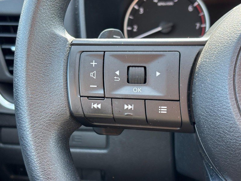 Used 2023 Nissan Rogue S AWD/4WD image 19