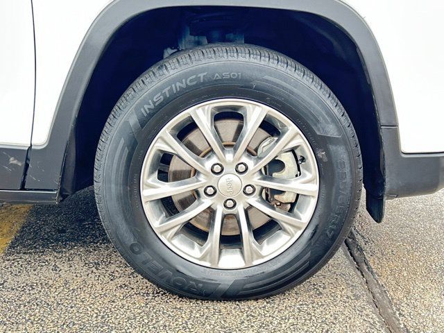 Used 2021 Jeep Cherokee Latitude Lux w/ Sun & Sound Group AWD/4WD image 16