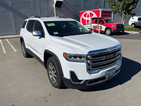 Used 2023 GMC Acadia SLE w/ Driver Convenience Package FWD image 3