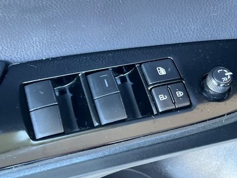 Used 2021 Toyota Prius LE FWD image 13
