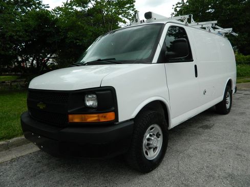 Used 2015 Chevrolet Express 2500 RWD image 1