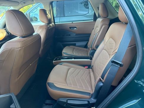 Used 2024 Nissan Pathfinder Platinum AWD/4WD image 6