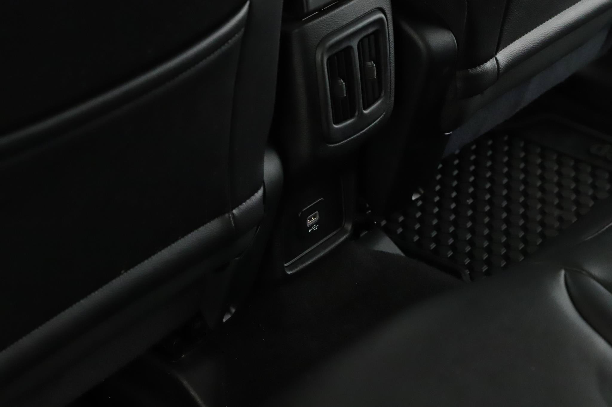 Used 2018 Jeep Compass Latitude w/ Cold Weather Group AWD/4WD image 6