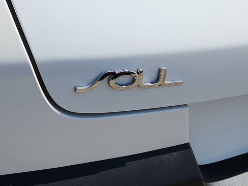 Used 2020 Kia Soul S FWD image 29