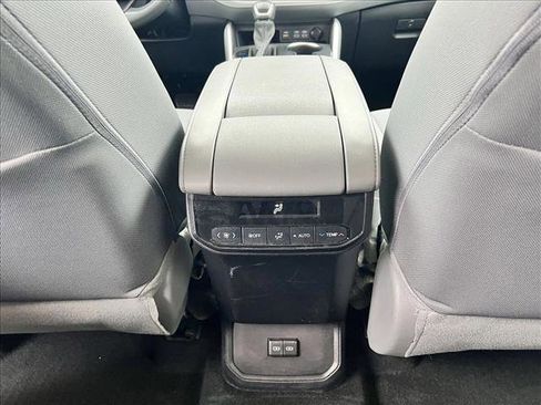 Certified 2024 Toyota Highlander LE image 18