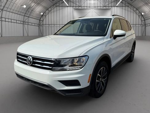 Used 2020 Volkswagen Tiguan SE w/ Panoramic Sunroof Package image 14