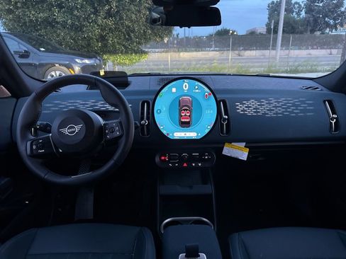 Used 2025 MINI Cooper Countryman S w/ Comfort Package Max image 9