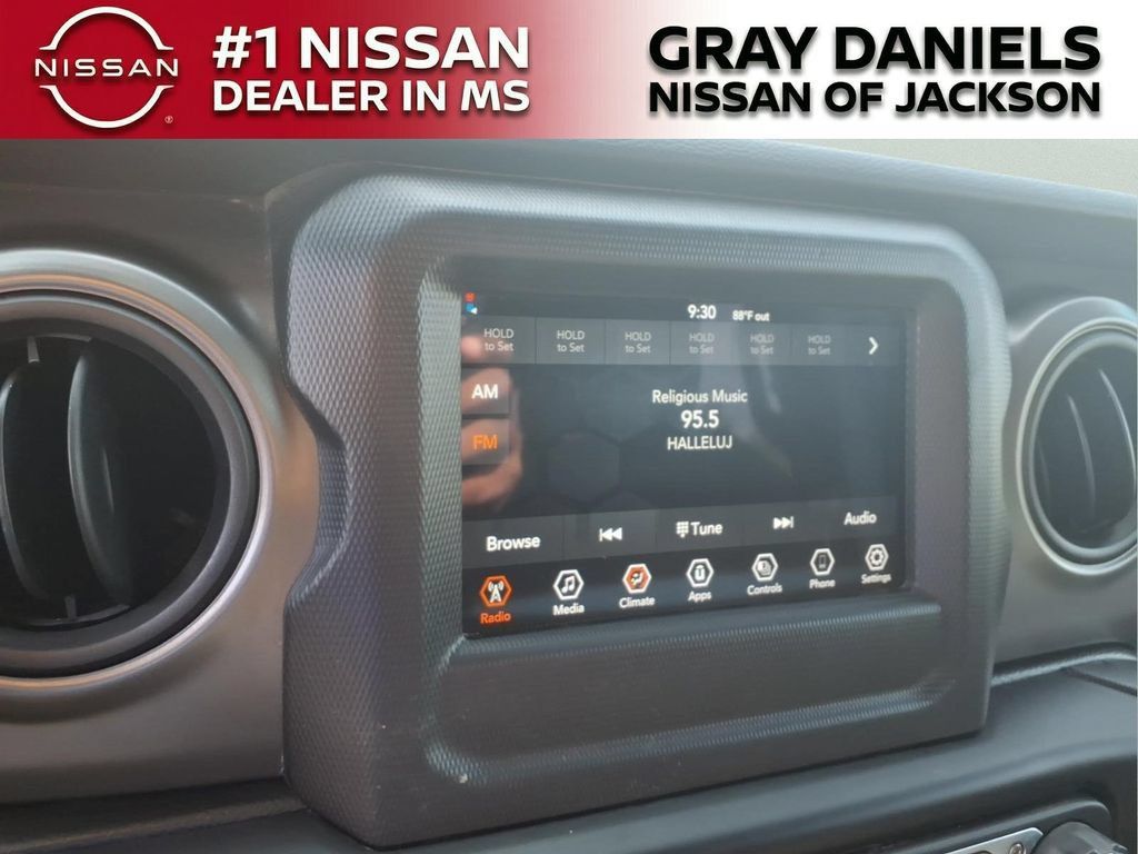 Used 2022 Jeep Wrangler Unlimited Sport AWD/4WD image 17