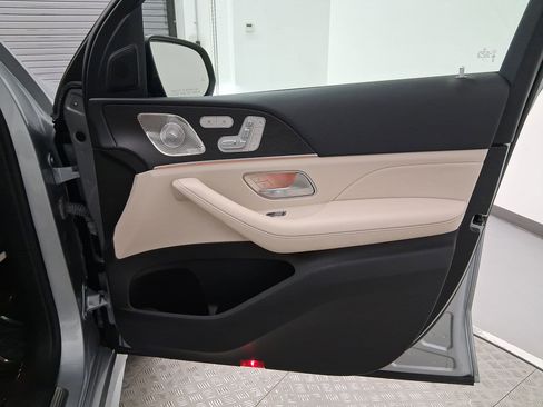 Used 2022 Mercedes-Benz GLS 450 4MATIC image 36