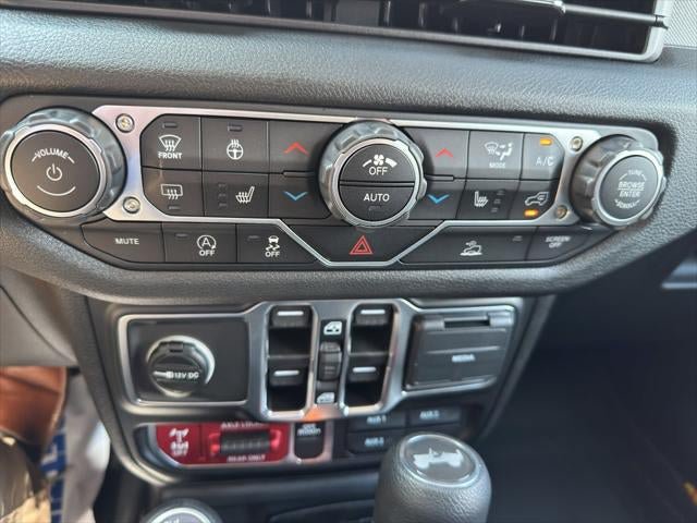 Used 2025 Jeep Wrangler Unlimited Sport AWD/4WD image 39