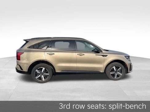 Certified 2021 Kia Sorento S w/ Panoramic Sunroof Package image 9