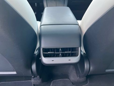 Used 2023 Tesla Model Y 2WD image 55