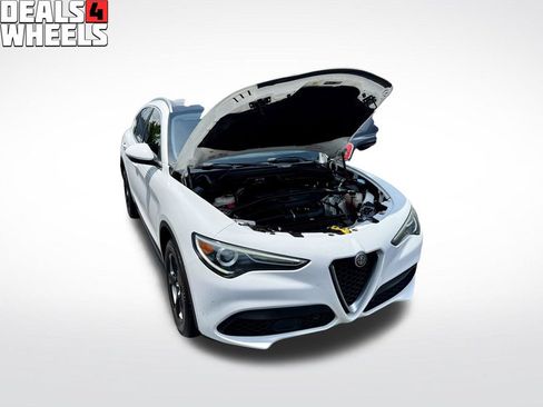 Used 2018 Alfa Romeo Stelvio AWD image 4