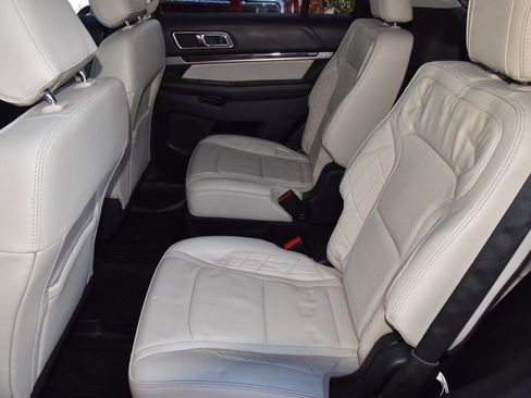 Used 2017 Ford Explorer Platinum image 14