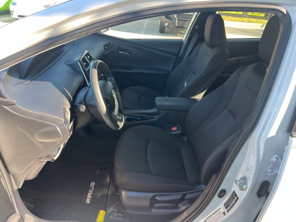 Used 2021 Toyota Prius L Eco FWD image 34