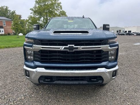 Used 2024 Chevrolet Silverado 2500 LT w/ Convenience Package AWD/4WD image 2
