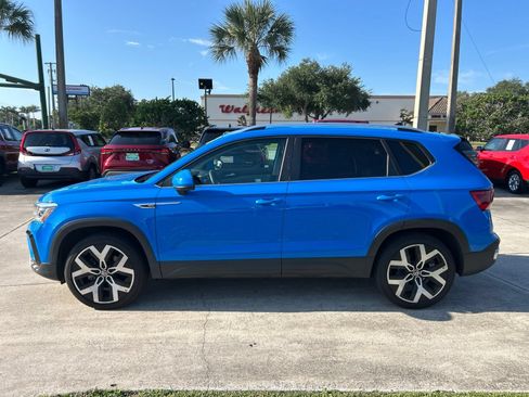 Used 2023 Volkswagen Taos SEL AWD/4WD image 2