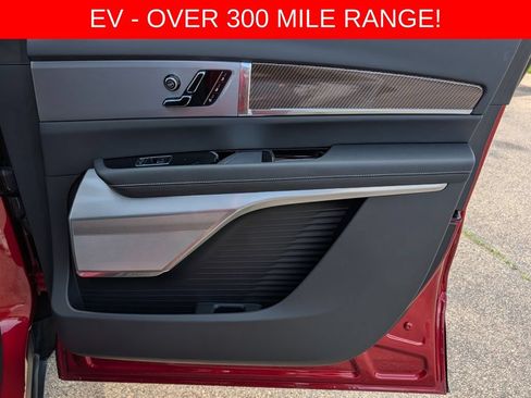 Used 2026 Cadillac Vistiq Sport w/ LPO, Floor Liner Package AWD/4WD image 16