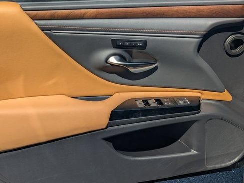 Used 2025 Lexus ES 350 w/ Premium Package FWD image 10