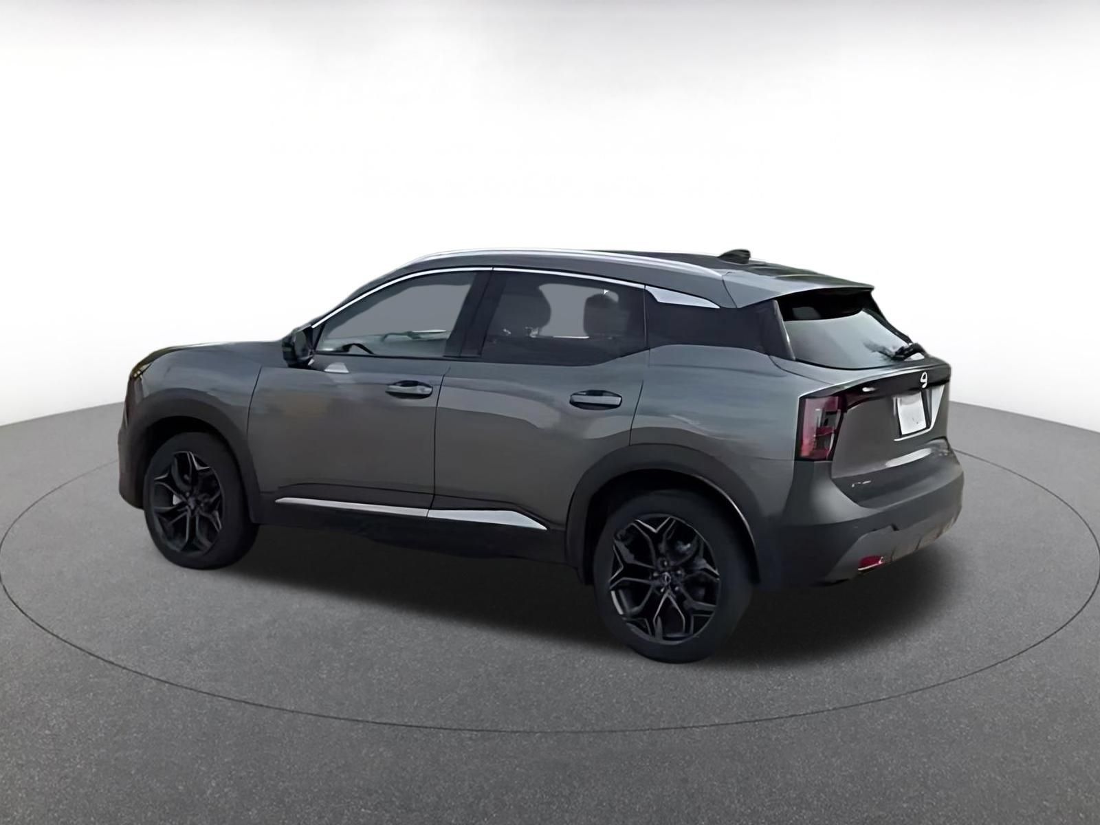 Used 2026 Nissan Kicks SR FWD image 4