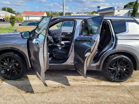 Used 2022 Mitsubishi Outlander SE image 19