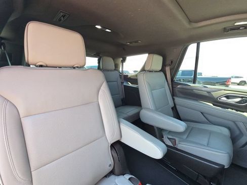 Used 2023 GMC Yukon SLT AWD/4WD image 16