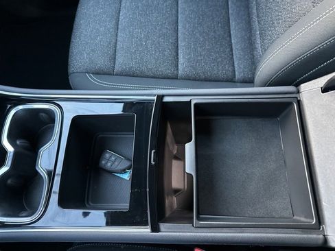 Used 2025 Chevrolet Traverse LT image 44