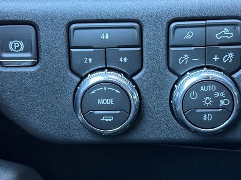 New 2026 GMC Sierra 2500 SLE AWD/4WD image 30