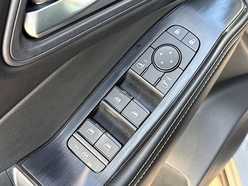 Used 2025 Nissan Rogue SV image 19