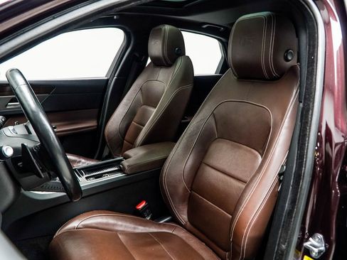 Used 2017 Jaguar XF S image 33